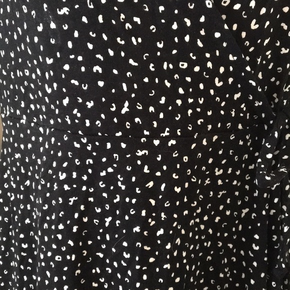 Gorgeous black and white animal print wrap dress - Picture 4 of 9